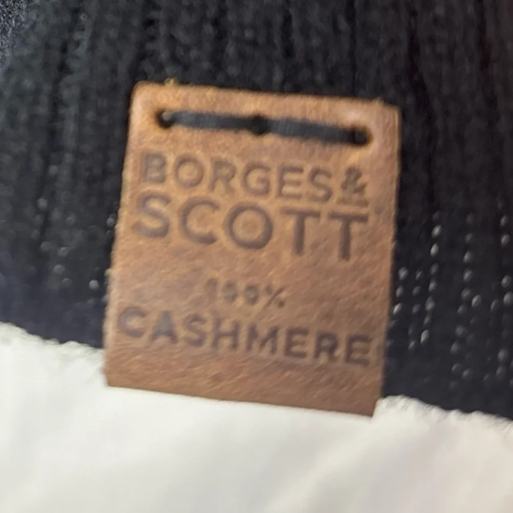 Scott stylish black